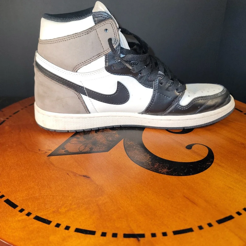Nike Air Jordan 1 Retro High OG Dark Mocha Sail Black 555088-105 Mens 9.5